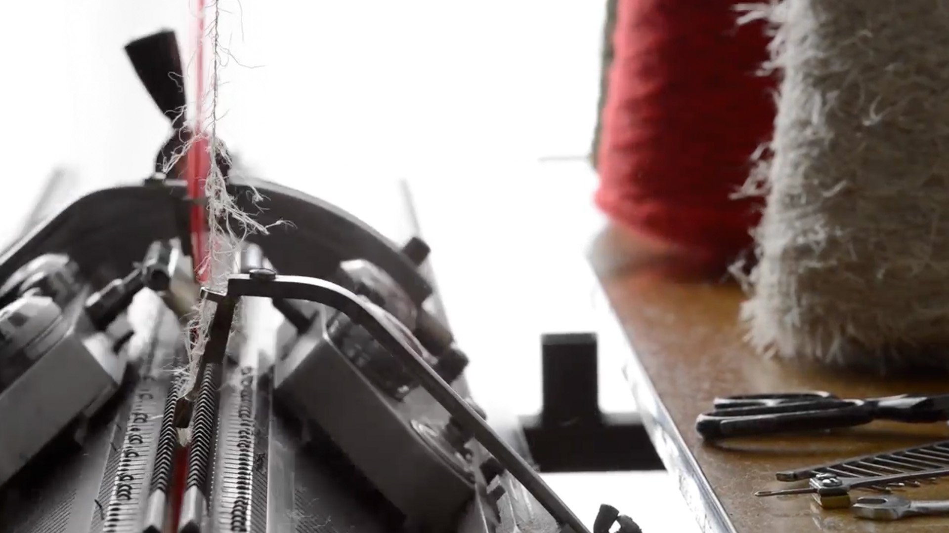 Les Tricot website video header